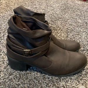 American Eagle booties